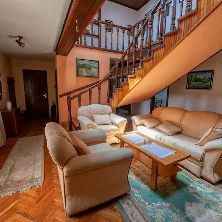 Two Towers Homestay
